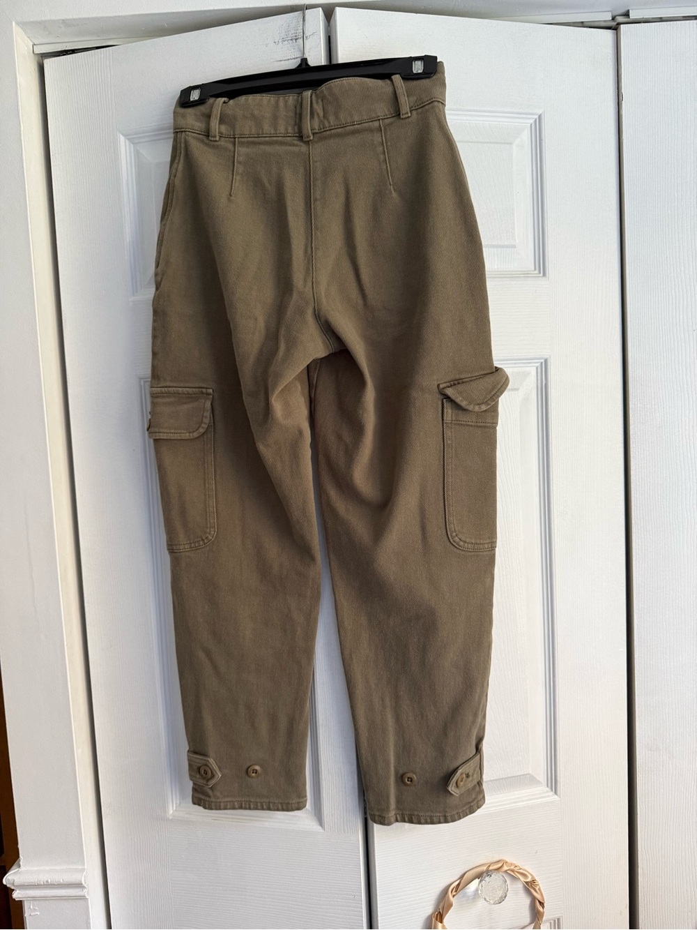 Aritzia/ Wilfred Modern Cargo Pant in Olive Green - Picture 3 of 4